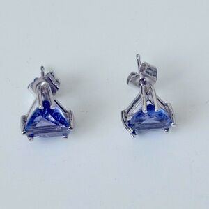 14K White Gold Tanzanite Stud Earrings